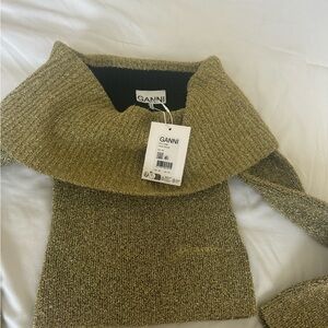 Ganni Off shoulder top in glittery gold